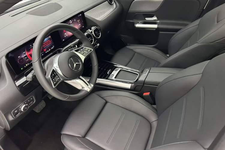 Used Mercedes-Benz GLA 2024 GLA 200 Interior 6