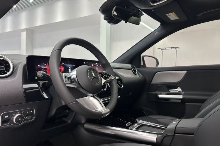 Used Mercedes-Benz GLA 2024 GLA 200 Interior 7