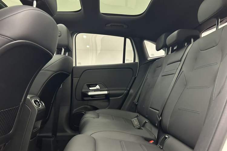 Used Mercedes-Benz GLA 2024 GLA 200 Interior 8