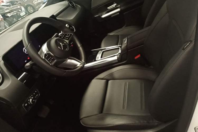 Used Mercedes-Benz GLA 2024 GLA 200 Left Front Seat