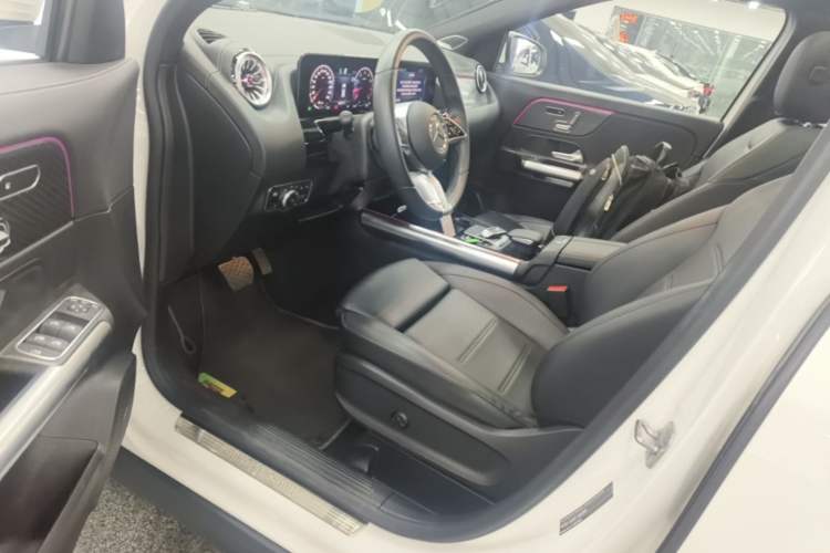 Used Mercedes-Benz GLA 2024 GLA 220 Left Front Seat