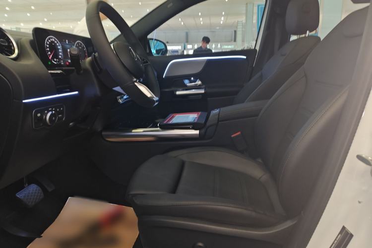 Used Mercedes-Benz GLA 2024 GLA 200 Left Front Seat