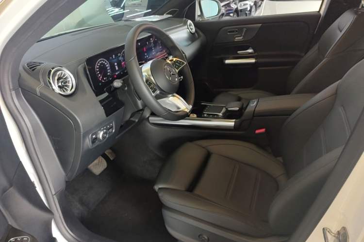 Used Mercedes-Benz GLA 2024 GLA 220 Left Front Seat