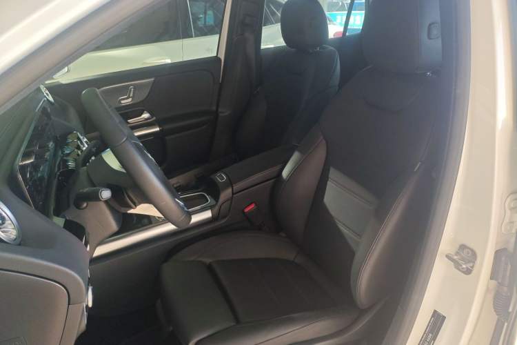 Used Mercedes-Benz GLA 2024 GLA 220 Left Front Seat