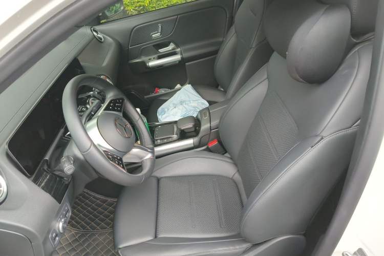 Used Mercedes-Benz GLA 2024 GLA 220 Left Front Seat