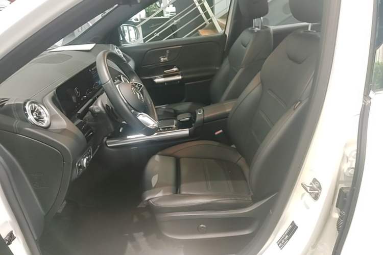 Used Mercedes-Benz GLA 2024 GLA 220 Left Front Seat