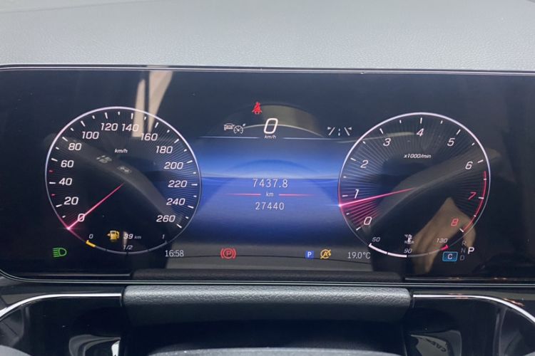 Used Mercedes-Benz GLA 2024 GLA 200 Odometer Close Up