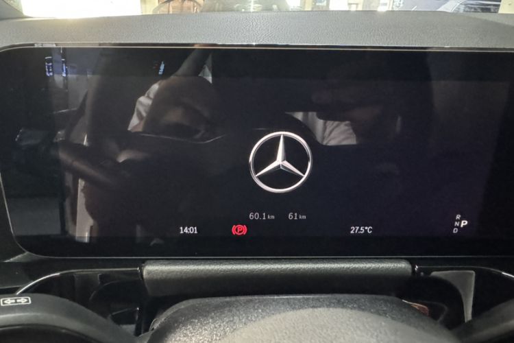 Used Mercedes-Benz GLA 2024 GLA 220 4MATIC Odometer Close Up