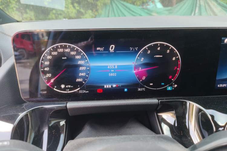 Used Mercedes-Benz GLA 2024 GLA 220 Odometer Close Up