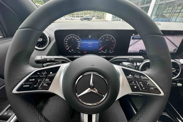 Used Mercedes-Benz GLA 2024 GLA 200 Odometer Close Up