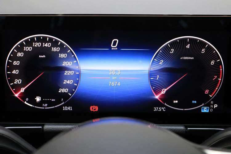 Used Mercedes-Benz GLA 2024 GLA 220 Odometer Close Up