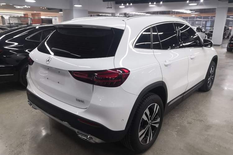 Used Mercedes-Benz GLA 2024 GLA 200 Rear Right 45 Deg