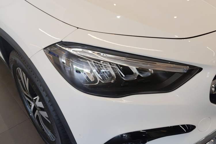 Used Mercedes-Benz GLA 2024 GLA 220 Right Front Headlight