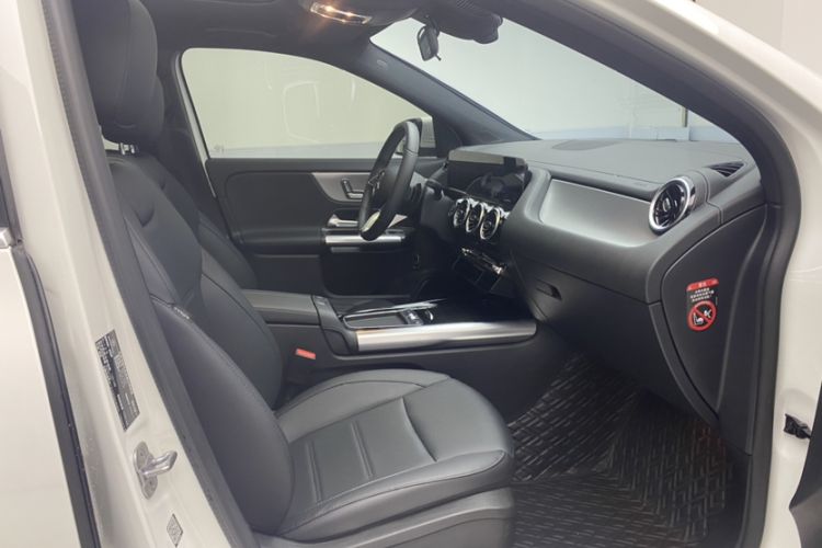 Used Mercedes-Benz GLA 2024 GLA 200 Right Front Seat