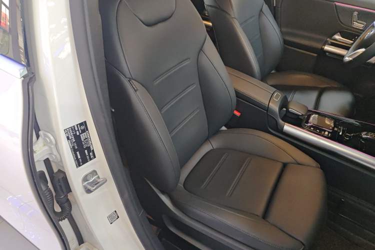 Used Mercedes-Benz GLA 2024 GLA 220 Right Front Seat