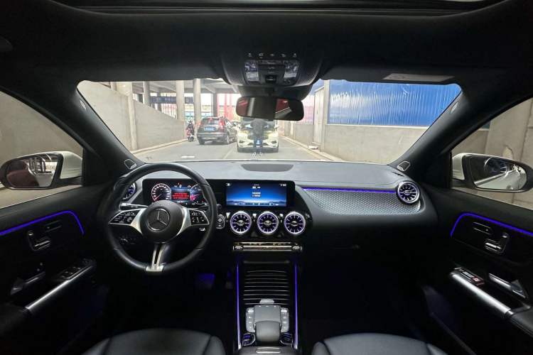Used Mercedes-Benz GLA 2024 GLA 220 Right Front Seat