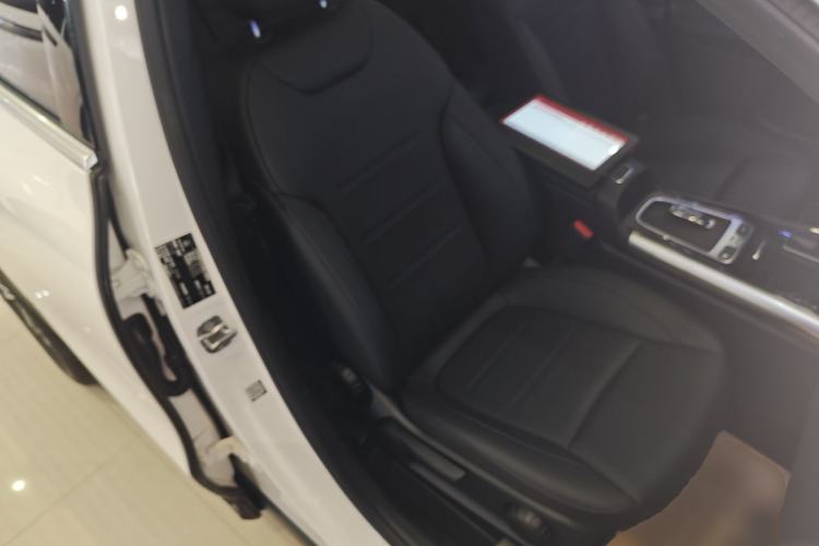 Used Mercedes-Benz GLA 2024 GLA 200 Right Front Seat