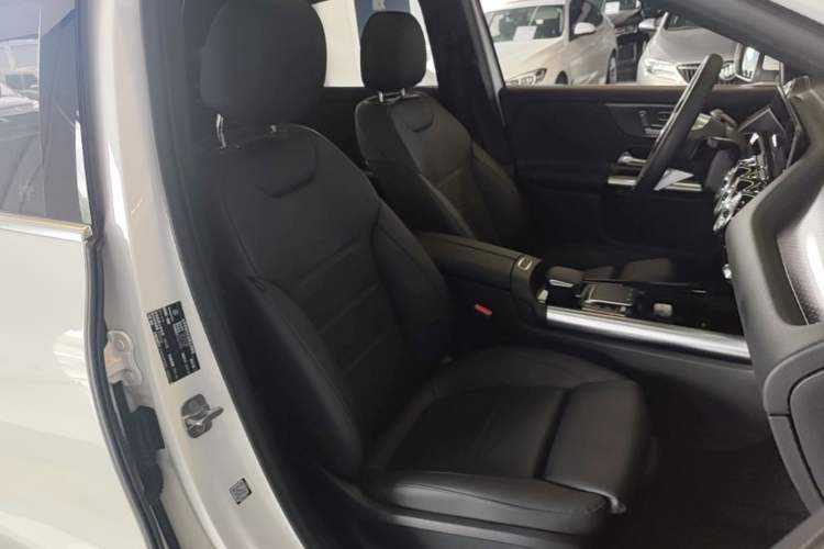 Used Mercedes-Benz GLA 2024 GLA 220 Right Front Seat