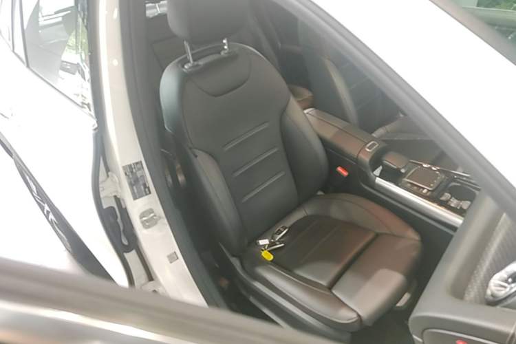 Used Mercedes-Benz GLA 2024 GLA 220 Right Front Seat