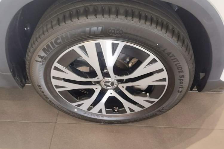 Used Mercedes-Benz GLA 2024 GLA 220 Right Front Wheel Hub
