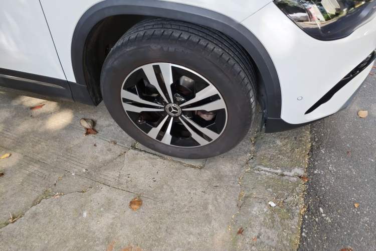 Used Mercedes-Benz GLA 2024 GLA 200 Right Front Wheel Hub