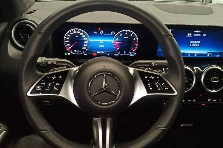 Used Mercedes-Benz GLA 2024 GLA 200 Steering Wheel