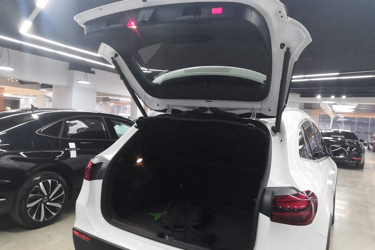 Used Mercedes-Benz GLA 2024 GLA 200 Trunk