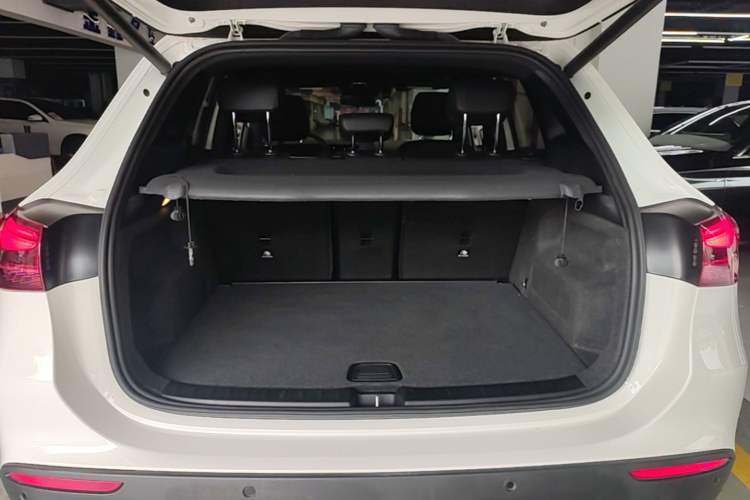 Used Mercedes-Benz GLA 2024 GLA 220 Trunk