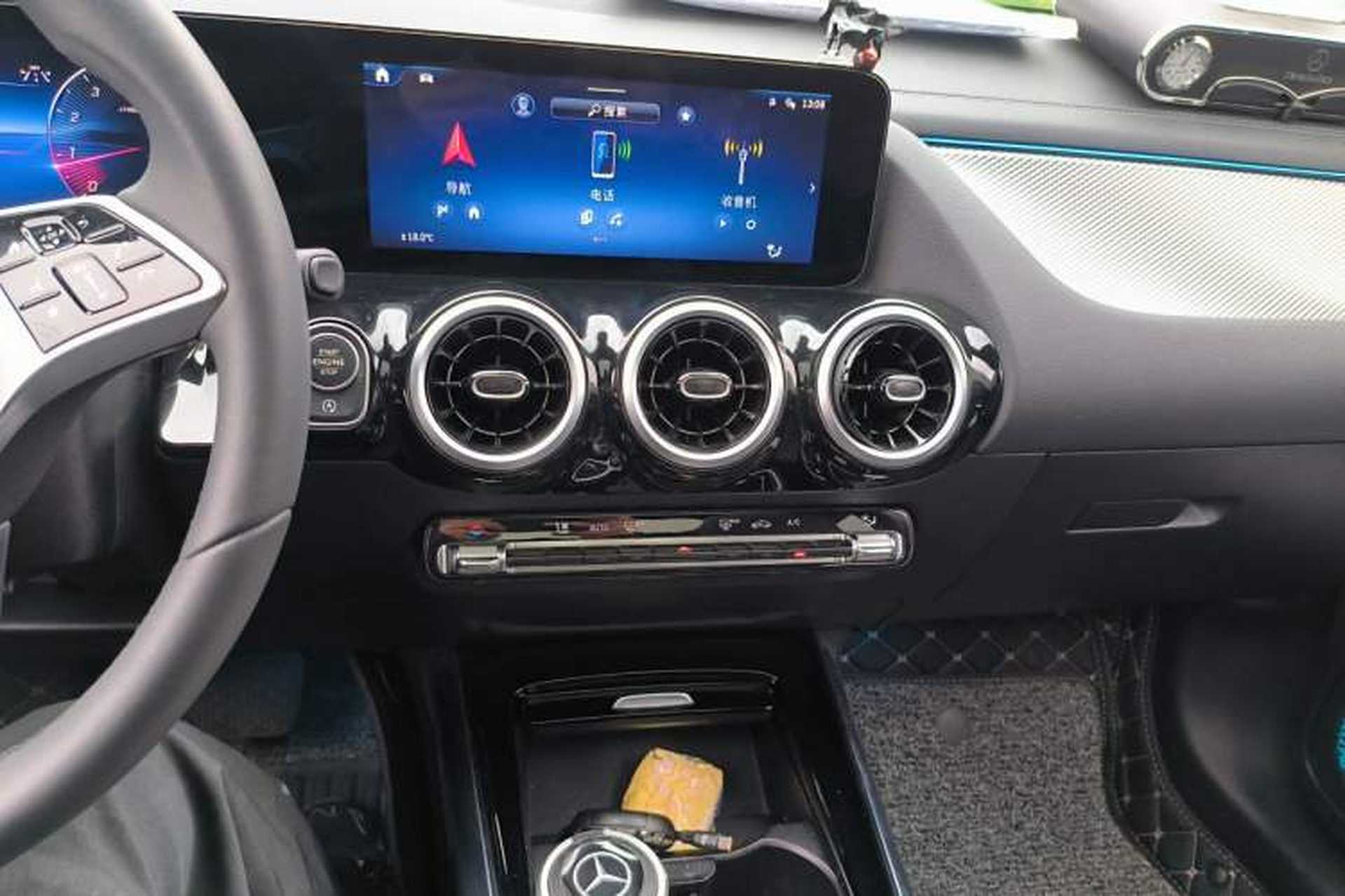 Used Mercedes-Benz GLA 2025-Year Restyled GLA 200 Audio And AC Panel