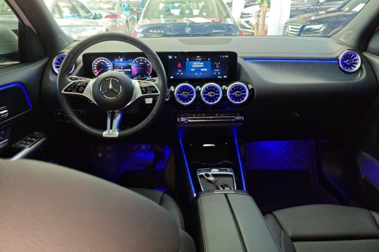 Used Mercedes-Benz GLA 2025 GLA 220 Center Console