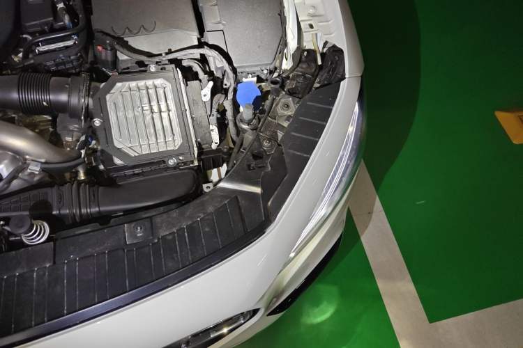 Used Mercedes-Benz GLA 2025 GLA 220 Engine Bay Left