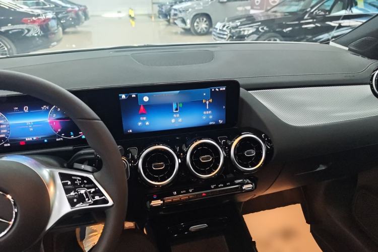 Used Mercedes-Benz GLA 2025 GLA 200 Interior 2