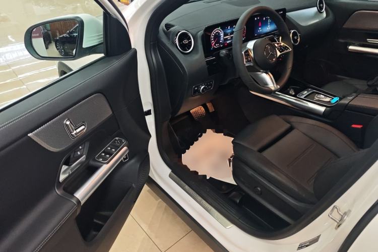 Used Mercedes-Benz GLA 2025 GLA 200 Interior 3