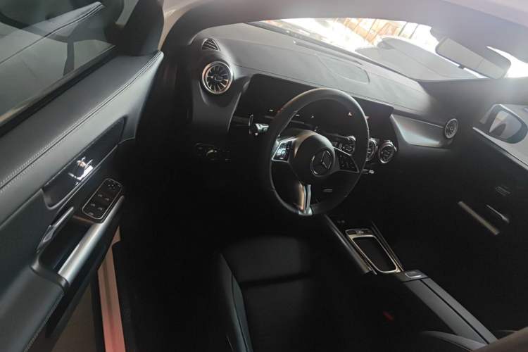 Used Mercedes-Benz GLA 2025 GLA 220 Interior 3