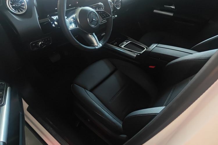 Used Mercedes-Benz GLA 2025 GLA 220 Left Front Seat