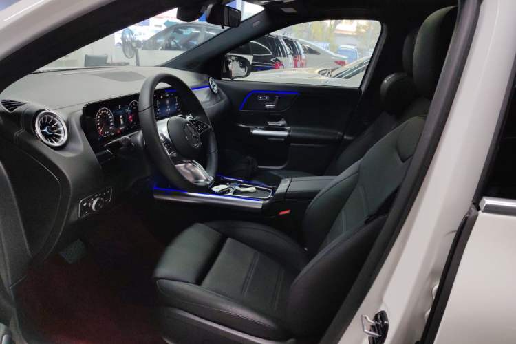 Used Mercedes-Benz GLA 2025 GLA 220 Left Front Seat