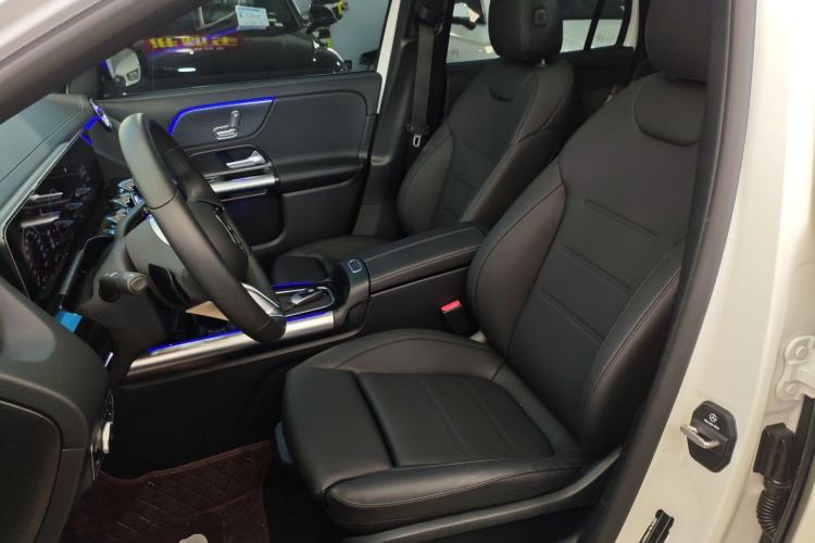 Used Mercedes-Benz GLA 2025 GLA 220 Left Front Seat