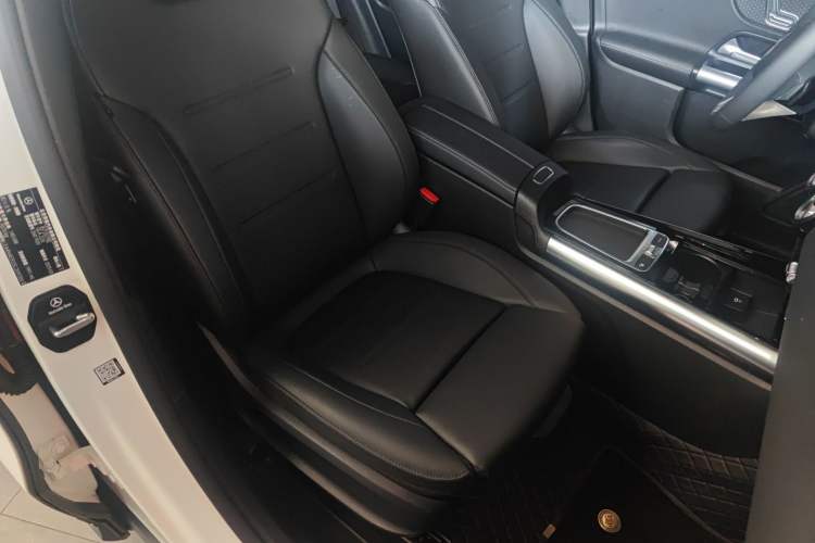 Used Mercedes-Benz GLA 2025 GLA 220 Right Front Seat