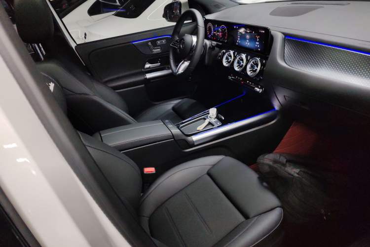 Used Mercedes-Benz GLA 2025 GLA 220 Right Front Seat