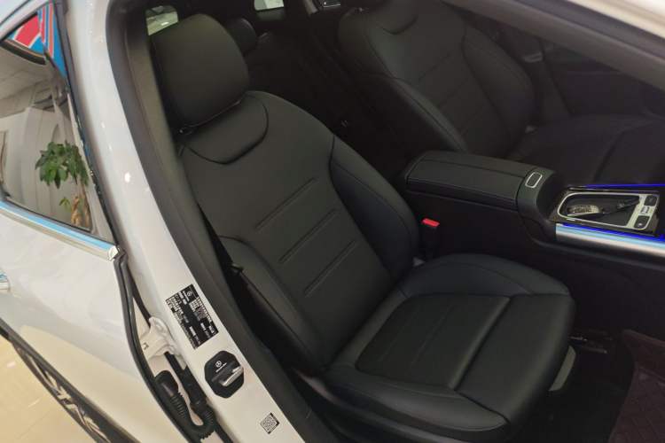 Used Mercedes-Benz GLA 2025 GLA 220 Right Front Seat