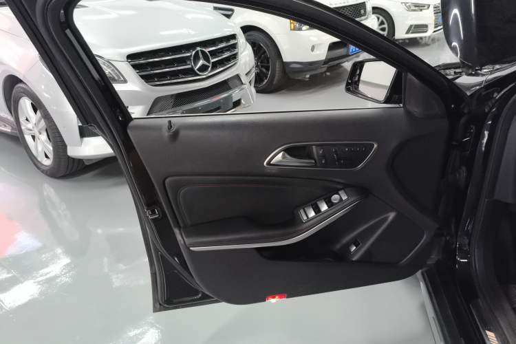 Used Mercedes-Benz GLA AMG 2015 AMG GLA 45 4MATIC Interior 7