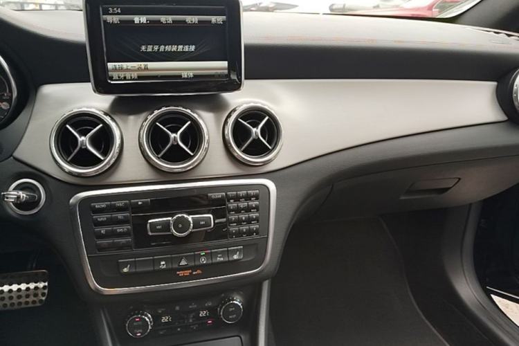 Used Mercedes-Benz GLA AMG 2015 AMG GLA 45 4MATIC Center Console