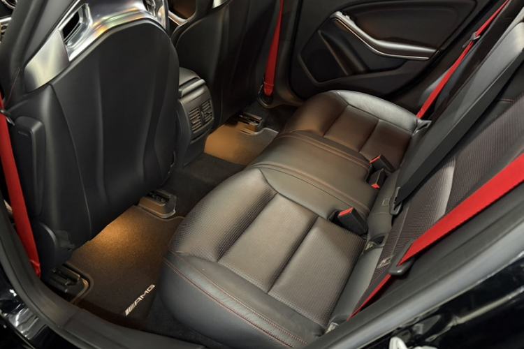 Used Mercedes-Benz GLA AMG 2015 AMG GLA 45 4MATIC Interior 9