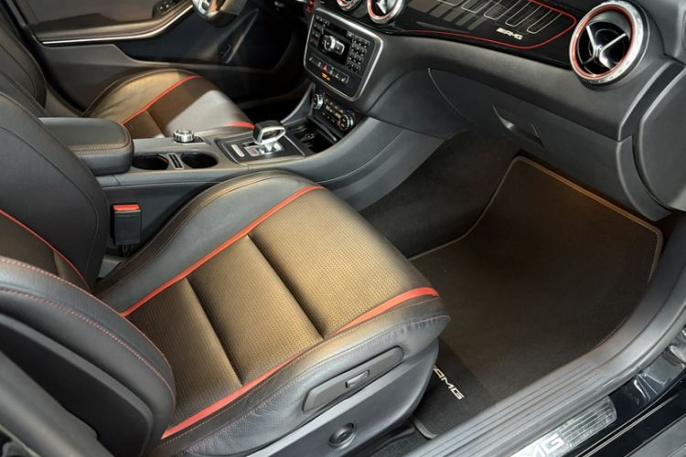 Used Mercedes-Benz GLA AMG 2015 AMG GLA 45 4MATIC Right Front Seat