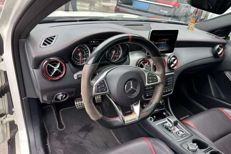 Used Mercedes-Benz GLA AMG 2015 AMG GLA 45 4MATIC Interior 2