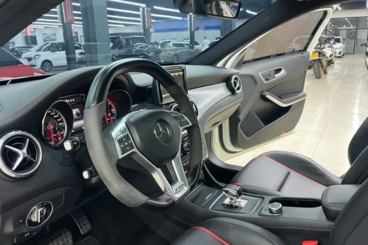 Used Mercedes-Benz GLA AMG 2015 AMG GLA 45 4MATIC Interior 3