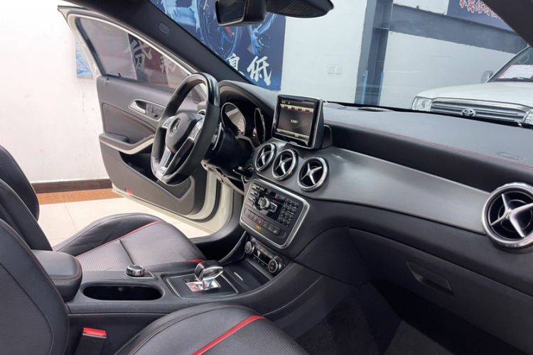 Used Mercedes-Benz GLA AMG 2015 AMG GLA 45 4MATIC Interior 4