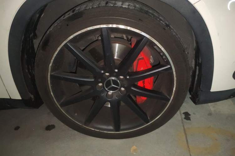 Used Mercedes-Benz GLA AMG 2015 AMG GLA 45 4MATIC Right Front Wheel Hub