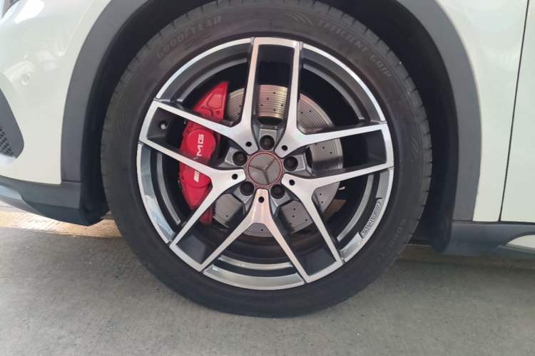 Used Mercedes-Benz GLA AMG 2016 AMG GLA 45 4MATIC Left Front Wheel Hub
