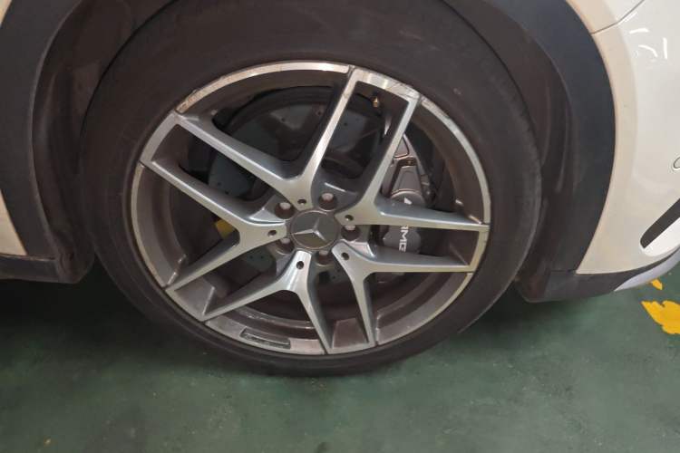 Used Mercedes-Benz GLA AMG 2016 AMG GLA 45 4MATIC Right Front Wheel Hub